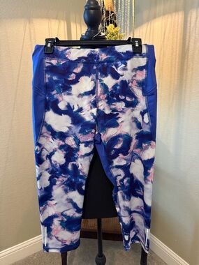 Women’s  champion sportswear Blue & Pink Printed Active Capri Leggings